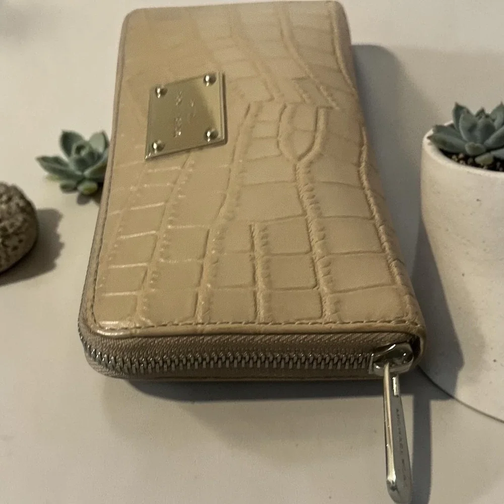 Michael Kors Wallet Womens OS Tan Croc Embossed Leather Zip Around Jet‎ Set
